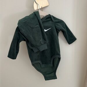 NWOT Nike Dark Green Kids Bodysuit Set